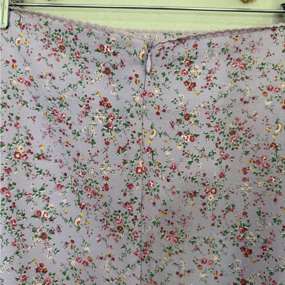 John Galt Floral Midi Skirt W/ Side Slit in Lavender. - Picture 5 of 10